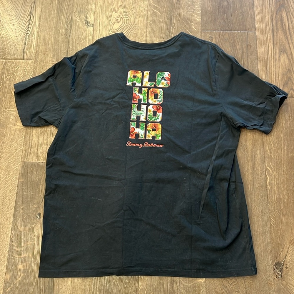 Tommy Bahama Men's Black Aloha Graphic Tee